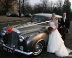 sasnn-photo portfolio wedding bride and groom by car